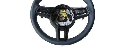 Porsche 992 lenkrad fahrer - porsche,